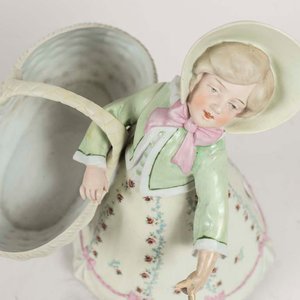 Jardinera de Porcelana con Figura de Mujer y Cesta - imagen 2