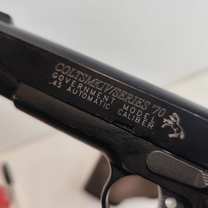 Réplica Colt 1911 CO2 con Funda de Cuero - imagen 3
