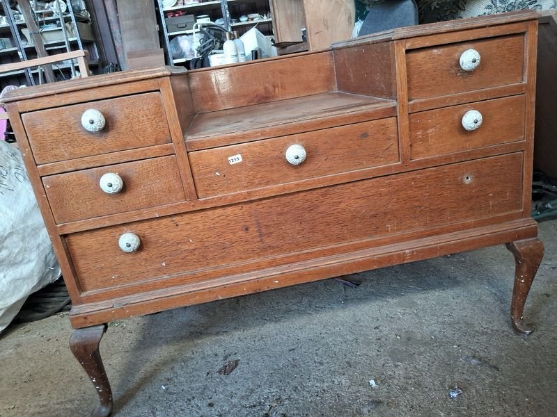 Lote anterior: Antiguo mueble tocador con seis cajones
