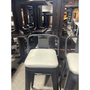 Par de Taburetes Altos Metálicos con Respaldo y Asiento Tapizado Delfino Álvarez - imagen 2