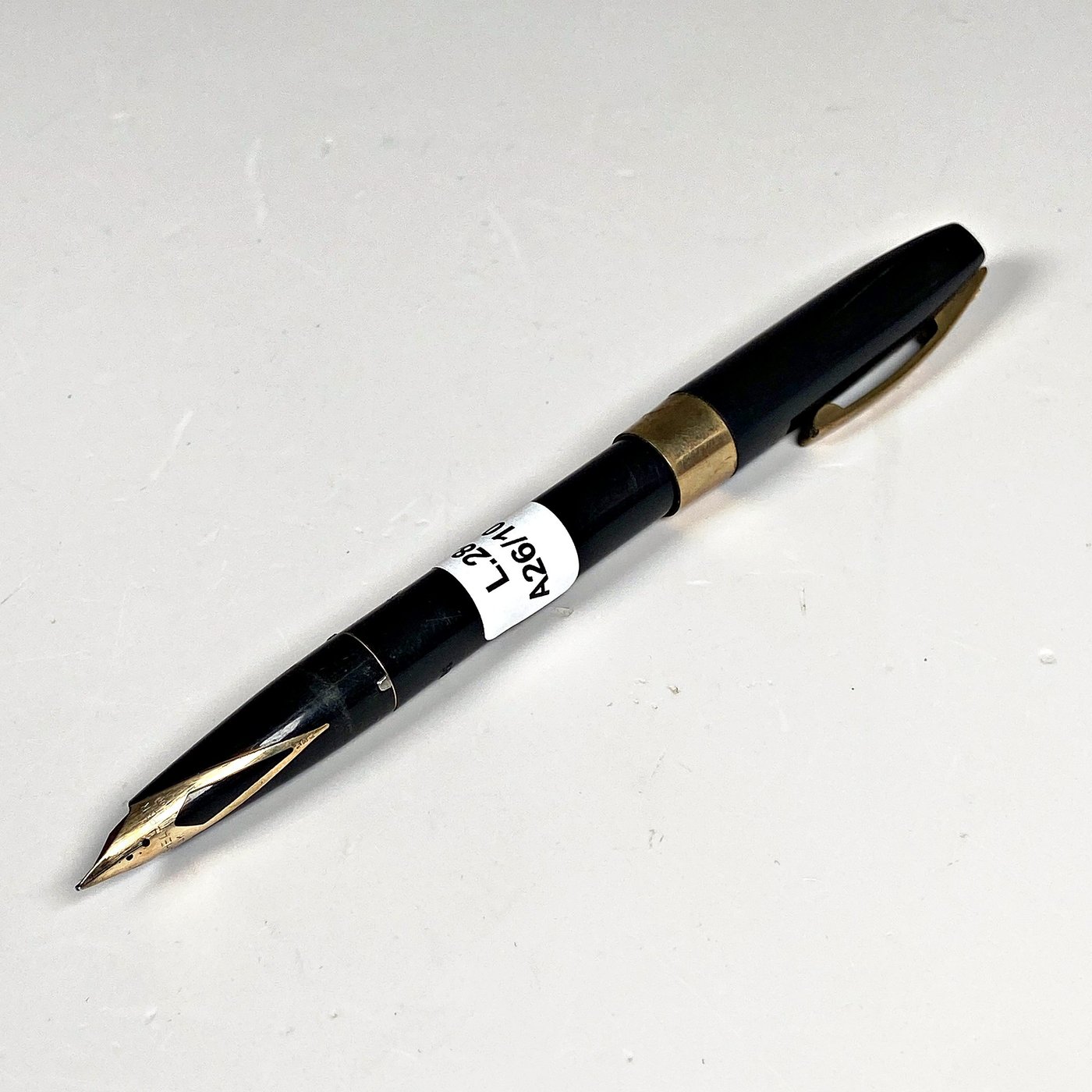 Pluma Fuente Schafer Negra con Detalles Dorados