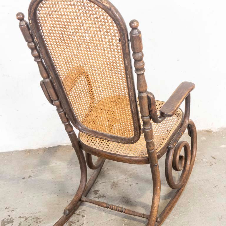 Sillón mecedora tipo vienés en buen estado - imagen 3