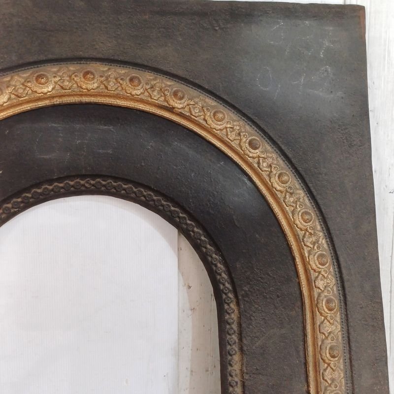 Frente de estufa de hierro fundido, diseño ornamental y arco - imagen 4