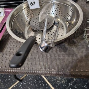 Colador de Acero Inoxidable con Pinzas y Utensilios de Cocina - imagen 2