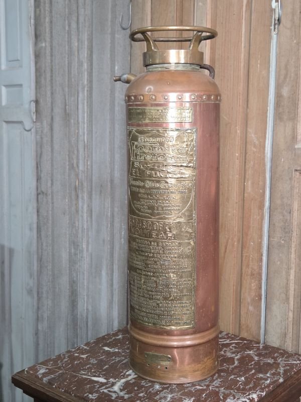 Extintor Fumite El Fuego de Cobre y Bronce - 64 cm - imagen 1