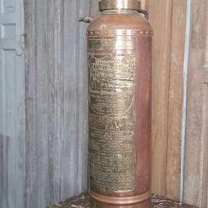 Extintor Fumite El Fuego de Cobre y Bronce - 64 cm - imagen 1