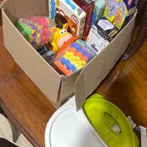 Lote anterior: Caja con Juegos de Mesa y Juguetes Varios