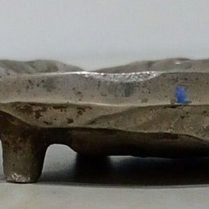 Cenicero de Metal Baño Plateado con Forma de Cabeza de Lobo - imagen 3