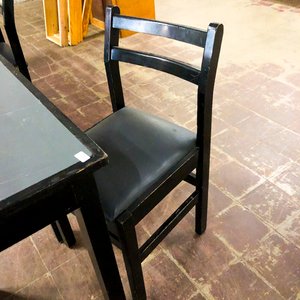 Conjunto de Mesas y Sillas Negras para Comedor o Oficina - imagen 4