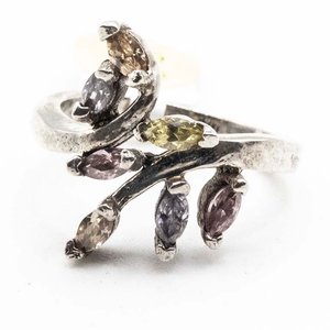 Lote siguiente: Anillo de Plata con Piedras Naturales
