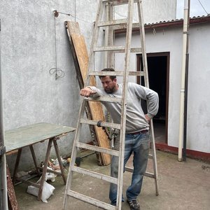 Lote anterior: Escalera de Aluminio Plegable de Dos Hojas con 9 Escalones