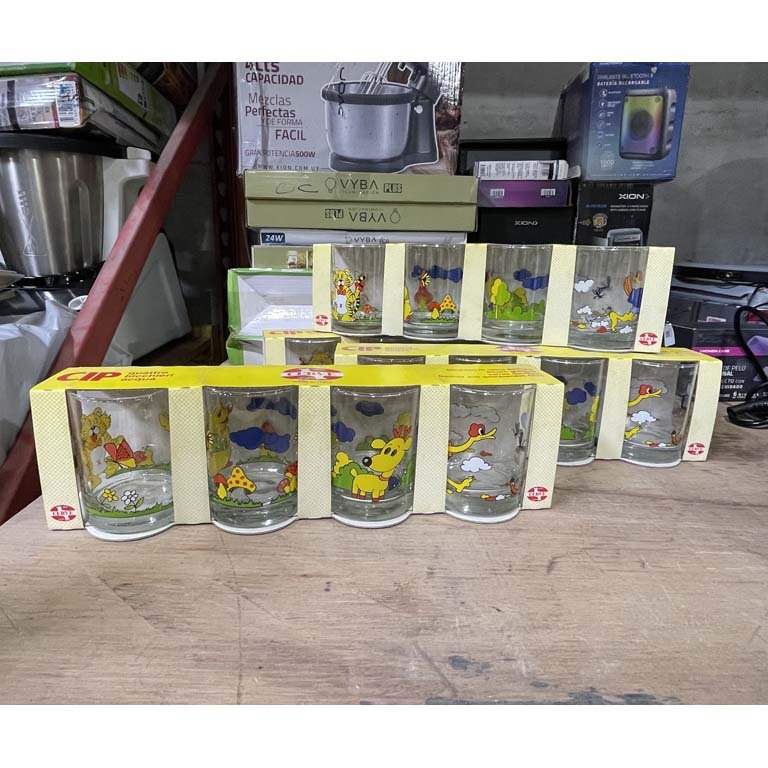 Set de 16 Vasos Infantiles con Dibujos Animados
