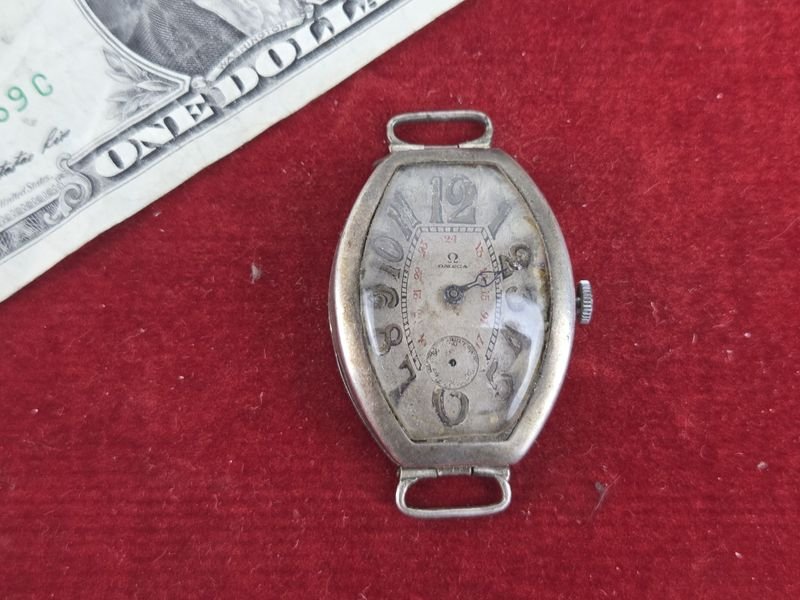 Lote anterior: Reloj Omega caja de plata desconocido