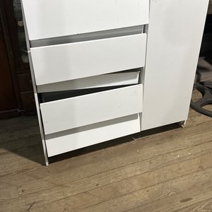 Lote siguiente: Cómoda Blanca con Cajones