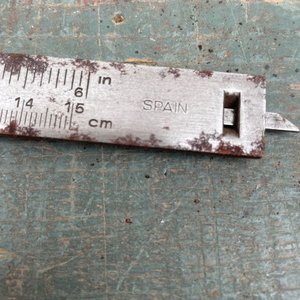 Calibre de Herrero Español y Llave Múltiple para Tuercas - imagen 2