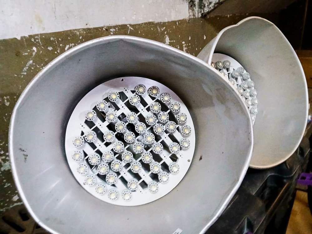 Lote anterior: Lotes de Focos LED y Escobas para Galpon