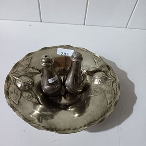 Centro de Mesa y Set de Especieros Plateados con Diseño Floral - imagen 8