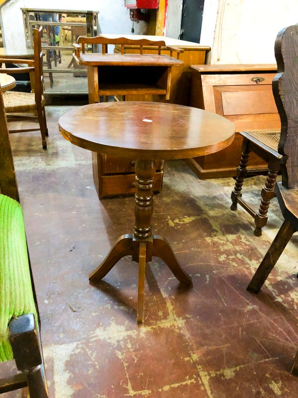 Mesa Auxiliar Redonda de Madera Estilo Clásico