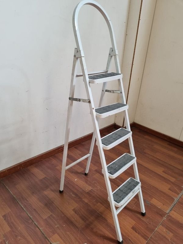Escalera Plegable de 5 Escalones - imagen 2