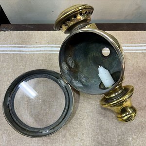 Farol de Carruaje Antiguo de Bronce con Vidrio y Adaptación Eléctrica - imagen 4