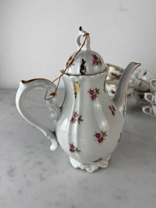Lote de porcelanas alemanas y japonesas con detalles florales - imagen 11