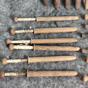 Lote de 20 Bolillos Antiguos de Madera para Encaje y Hilo - imagen 3