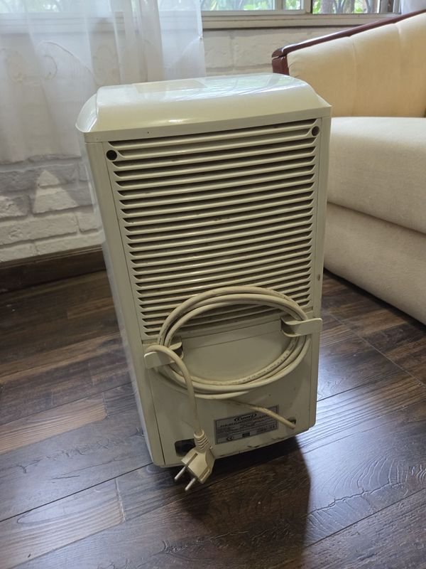 Deshumificador en funcionamiento - Aparato de enfriamiento para hogar - imagen 4