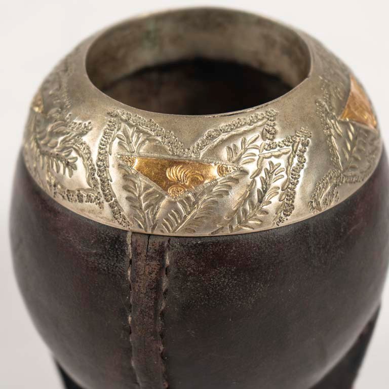 Mate paraforrado en cuero con virola platería criolla - imagen 2