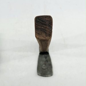 Azuela Antigua de Carpintero con Cuño Metálico y Mango de Madera - imagen 7
