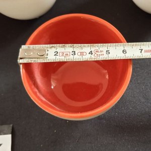 Conjunto de 10 Tazas Blancas con Interior Rojo y 2 Fuentes Concha - imagen 4