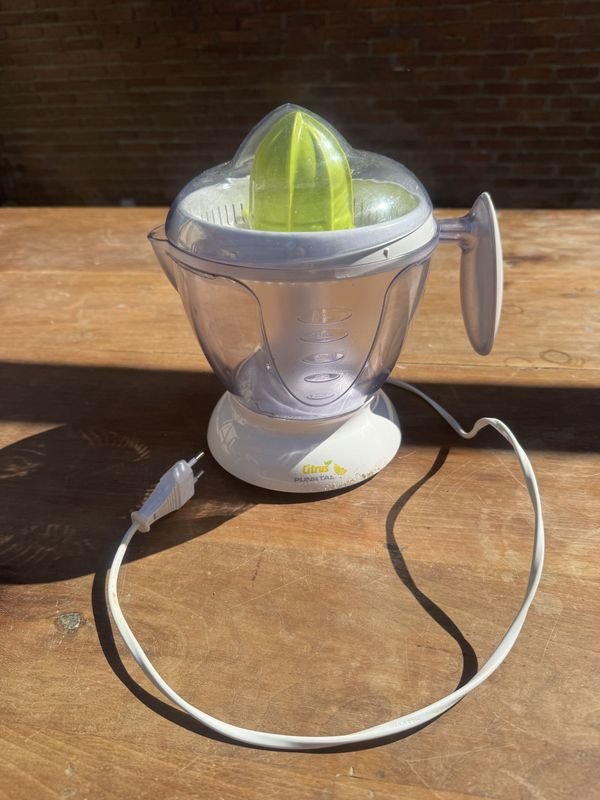 Juguera Eléctrica Punktal Blanca y Verde