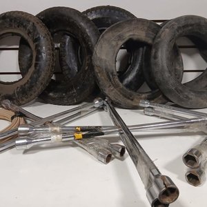 Llave Cruz para Rueda y Cubiertas con Cámaras - imagen 1