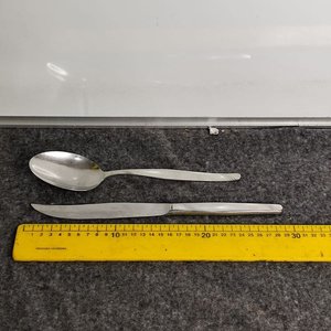 Lote siguiente: Set de Cubiertos Hércules: Cuchara de 25 cm y Cuchillo de 30 cm