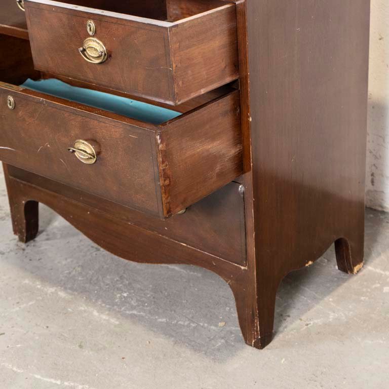 Cómoda de cuatro cajones con detalles de bronce y madera - imagen 3