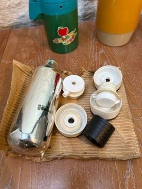 Gran lote de termos y accesorios para calentar agua - imagen 4
