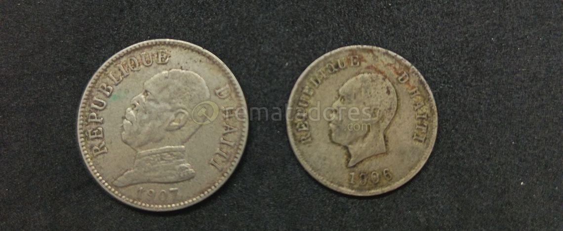 Dos Monedas Antiguas de Haití