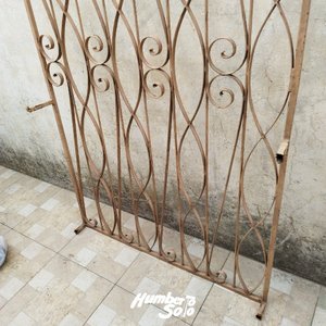Reja de Hierro Forjado para Ventana con Diseños Ornamentales - imagen 3