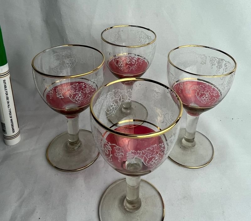 Copas de cristal con diseño etched y borde dorado - imagen 5