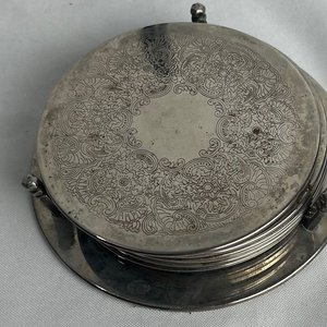 Lote anterior: Set de 6 Posavasos de Platina Cincelada con Soporte