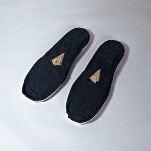 Lote anterior: 14 Pares de Alpargatas Negras Variados Talles