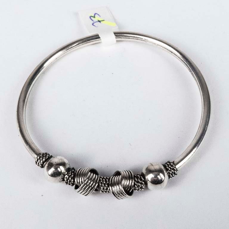 Pulsera Esclava de Plata con Detalles Nudos y Bolas