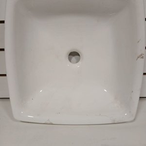 Lote anterior: Pileta de Baño de Apoyo Olmos "Baltico" en Loza Blanca