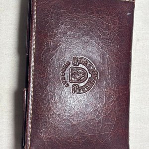 Set de Escritorio de Cuero Bordó con Grabados - imagen 7