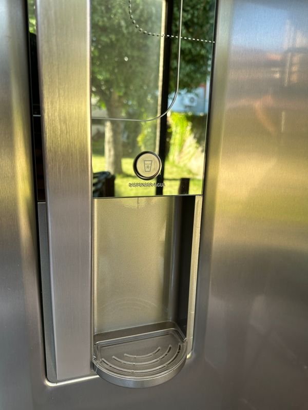 Heladera Electrolux con dispensador de agua (casi nueva) - imagen 2