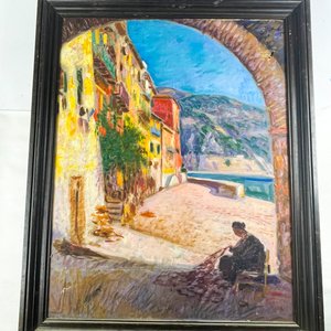 Lote siguiente: Cuadro al óleo: Dama sentada y caseríos junto al mar, 90 x 71 cm
