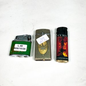 Tres encendedores antiguos de colección - imagen 2