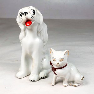 Lote siguiente: Figuras de Porcelana Blanca: Perro y Gato