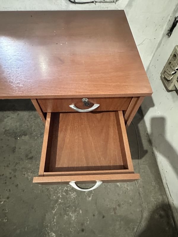 Escritorio de MDF en buen estado - imagen 6