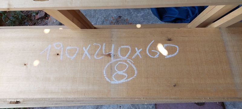 Estantería en madera con tablones y accesorios - imagen 3