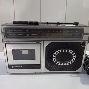 Radio Portátil Hitachi con Cassette - imagen 2